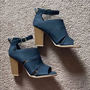Boutique (Qupid): Black Wedge Bootie